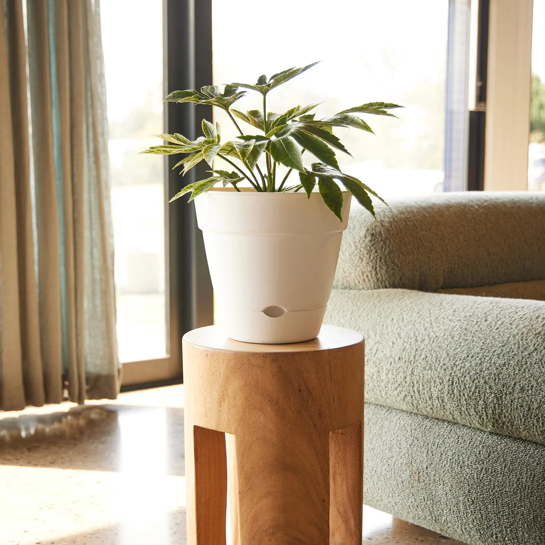 Leonard Self Watering Round Pot 250mm - Medium (White) - Mild marks