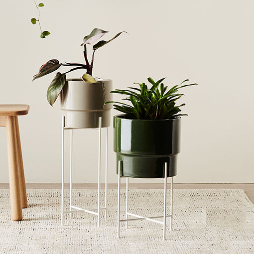 Iris Pot Stand Short White